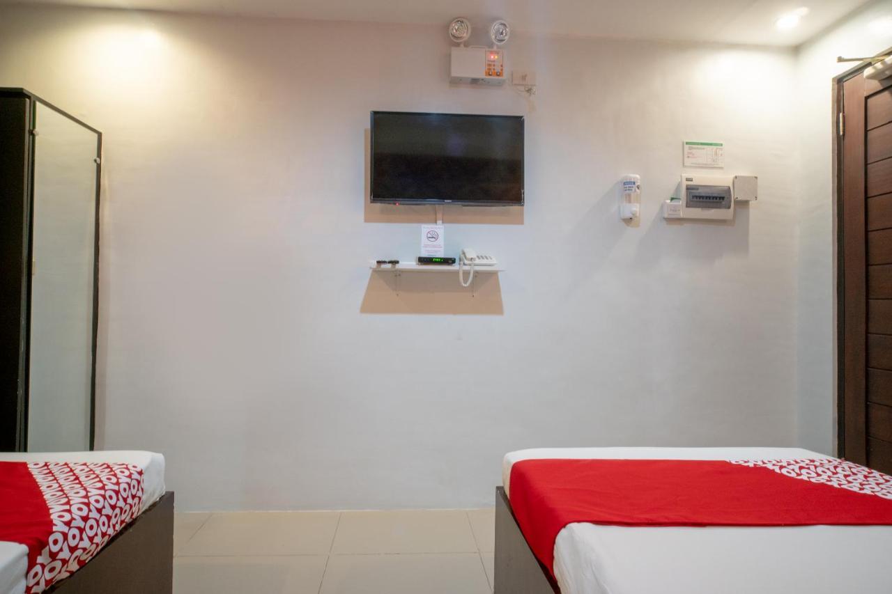 Oyo 697 Obrero Suites Davao City Extérieur photo