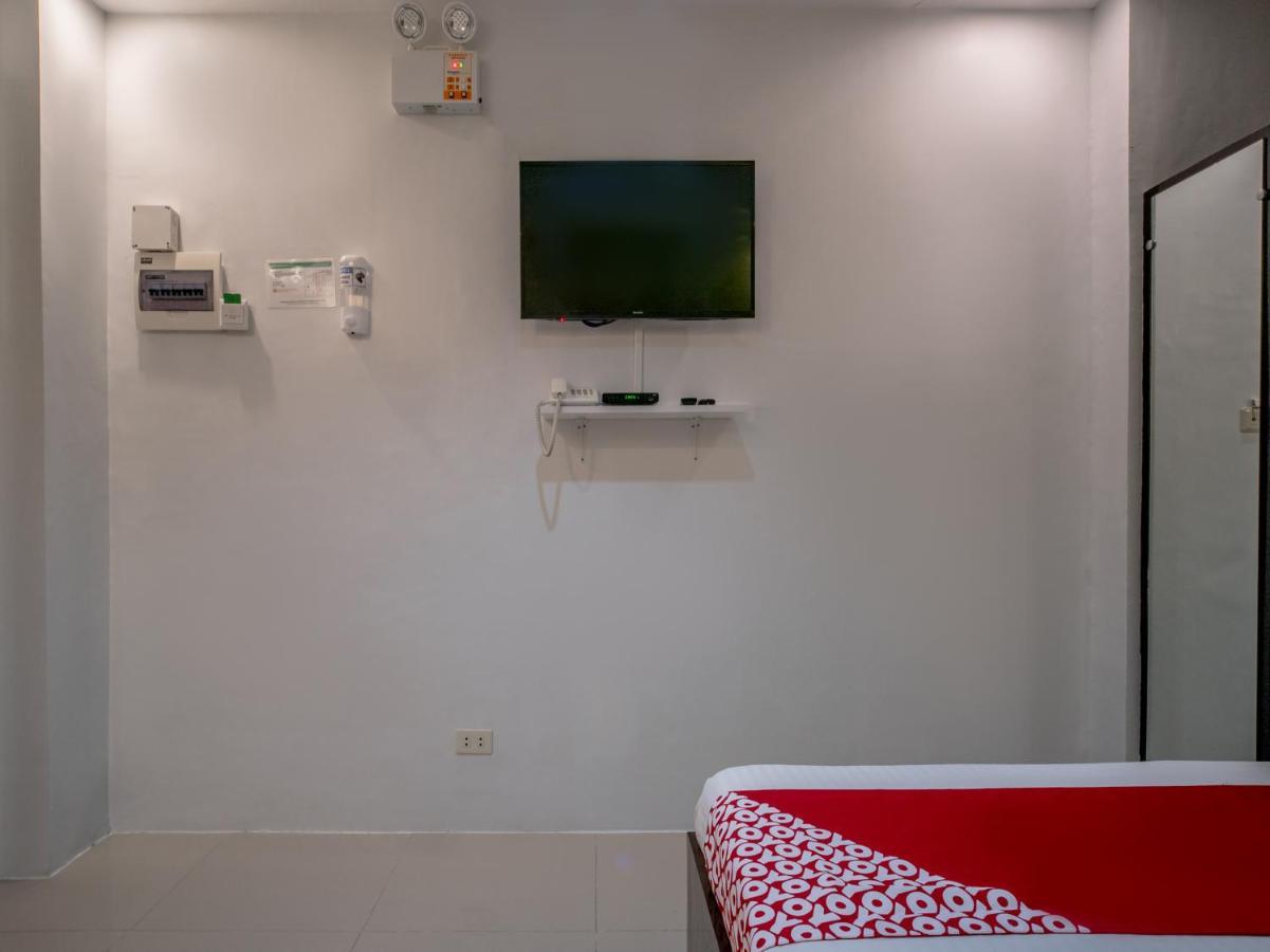 Oyo 697 Obrero Suites Davao City Extérieur photo