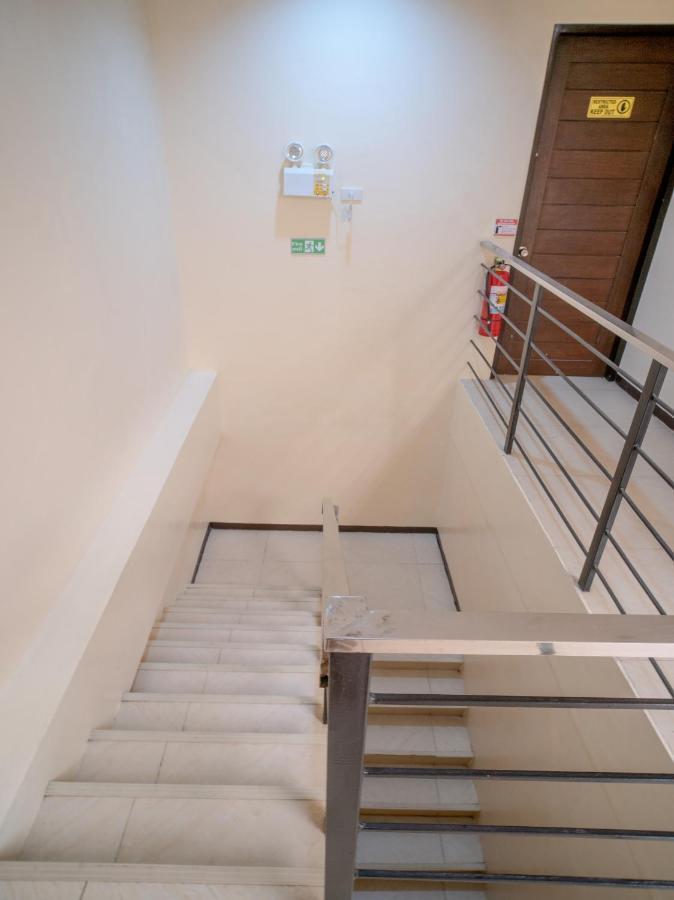 Oyo 697 Obrero Suites Davao City Extérieur photo